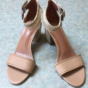 Tahari tan sandals (sz 10m)